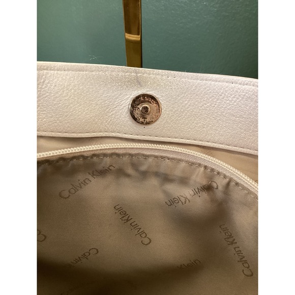 Calvin Klein White Pebbled Faux Leather with Scarf and Charm - Picture 7 of 9